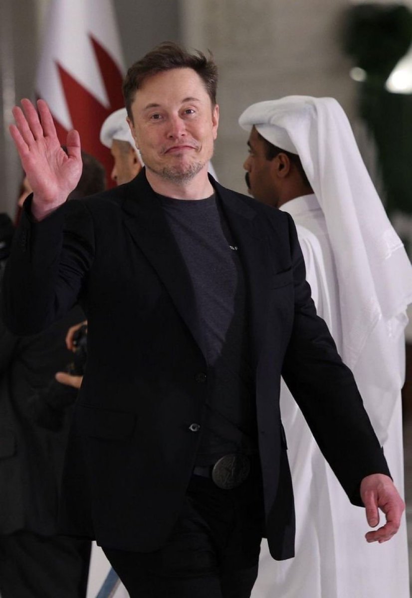 Commentary9eg's tweet photo. 🌍 If you could travel anywhere with Elon Musk, where would you go?

🔴 Dubai
🔵 London
🟢 New York
🟡 Mars 🚀 https://t.co/dnvbQ3ty22