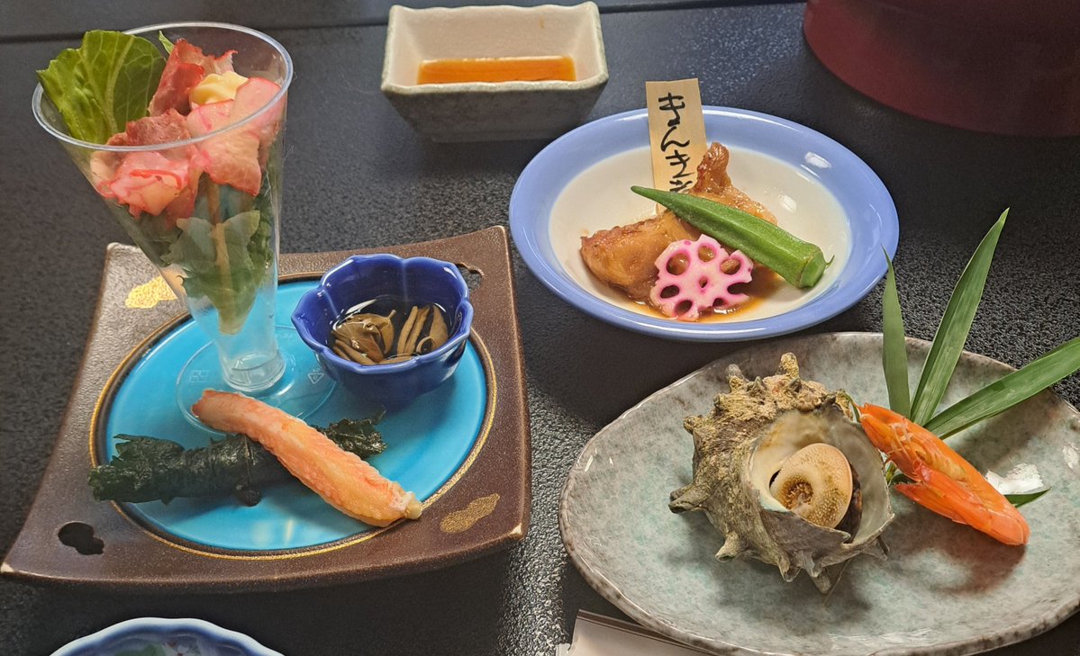 suede3106's tweet photo. 人の奢りで食べる海鮮も美味しいもんね…しょうがないよね…
たーんと食べる🥄一気に食べる🥢。
全身がだらーんと脱力🍶もう力が入らない🍺
お腹がぱつぱつ💕お腹の中がいーっぱい💓なーんにも考えられない🐟考えたくない🐙🐚🦪
美味しい美味しい、ただただ美味しい......🩷🧡❤ https://t.co/N9Pf4kRjpD