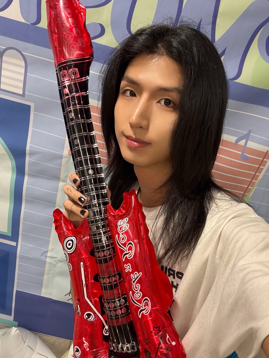 XH_official's tweet photo. [ #Xtra_Scenes ]

우주최강섹시기타리스트 준한의 생일 파티에 함께해주신 모든 분들 감사합니다! 🎸🎂

#HappyJunHanDay
#우주최강섹시기타리스트_준한_생일축하해
#Tyoday_Is_JUNHAN_Day https://t.co/ntRa4AiXlc
