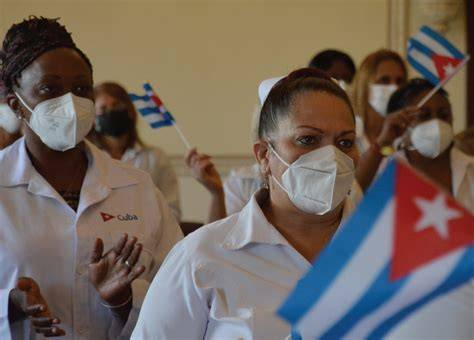 dpotussp's tweet photo. «Las mujeres constituyen un verdadero ejército al servicio de la Revolución…La mujer es una Revolución dentro de la Revolución … Cuando en un pueblo pelean los hombres y pueden pelear las mujeres, estos pueblos son invencibles, y la mujer de este pueblo es invencible.» https://t.co/DVU4DaHUlM