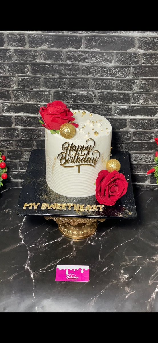 COLES_BAKESHOP's tweet photo. Simple, beautiful and effortlessly elegant 😍
Size-6” 2 layers
Frosting- Buttercream
Flavor- Red velvet 

📍Gbagada, Lagos
❌No same day delivery 
Kindly text us on 08101700833 to place your order. https://t.co/IWuY2mB4sX