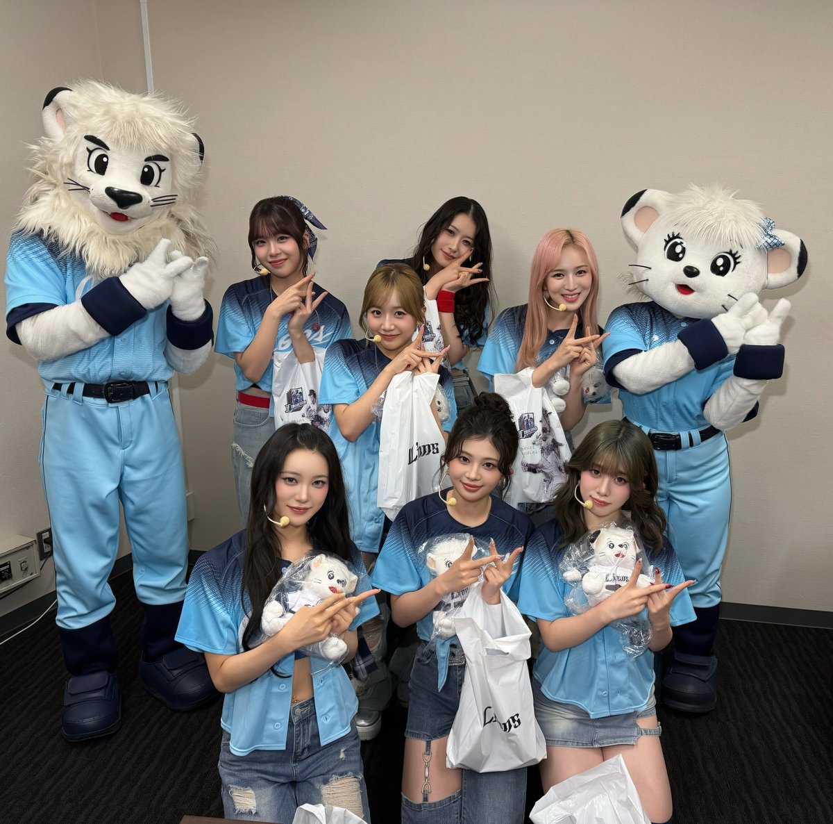official__ME_I_'s tweet photo. 📸:⊹˚₊  

#レオ さん #ライナ さん ( @lions_official )
ありがとうございました✨

20260818
@ 埼玉西武ライオンズ『アオフェス2026』

˖ ⚘⚘ 花咲く道 ⚘⚘ ˖
https://t.co/GjwIsaPPvm

#アオフェス2026
#ME_I #ミーアイ #미아이 https://t.co/tCH6PGL2Y3