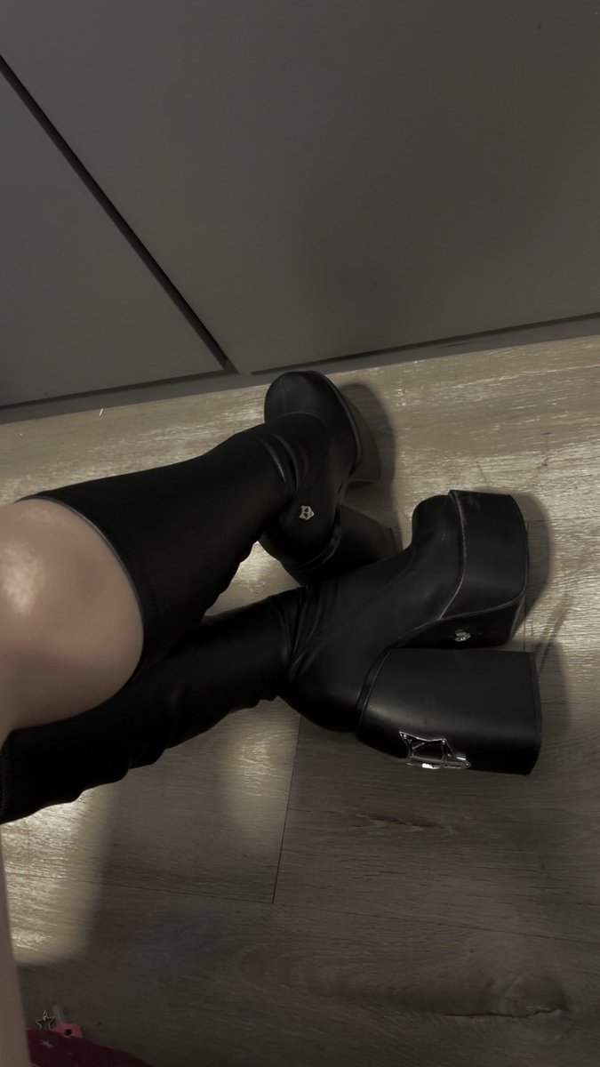 Alinaa_Blue's tweet photo. Can I help you?
(By that I mean wreck your life)
#finsub #findom #paypiggy #paypig #spoonssub #spoonsslave #spoonspig #buyingcontent #sellingcontent
#nsfwtw https://t.co/cZh1mxnwYY