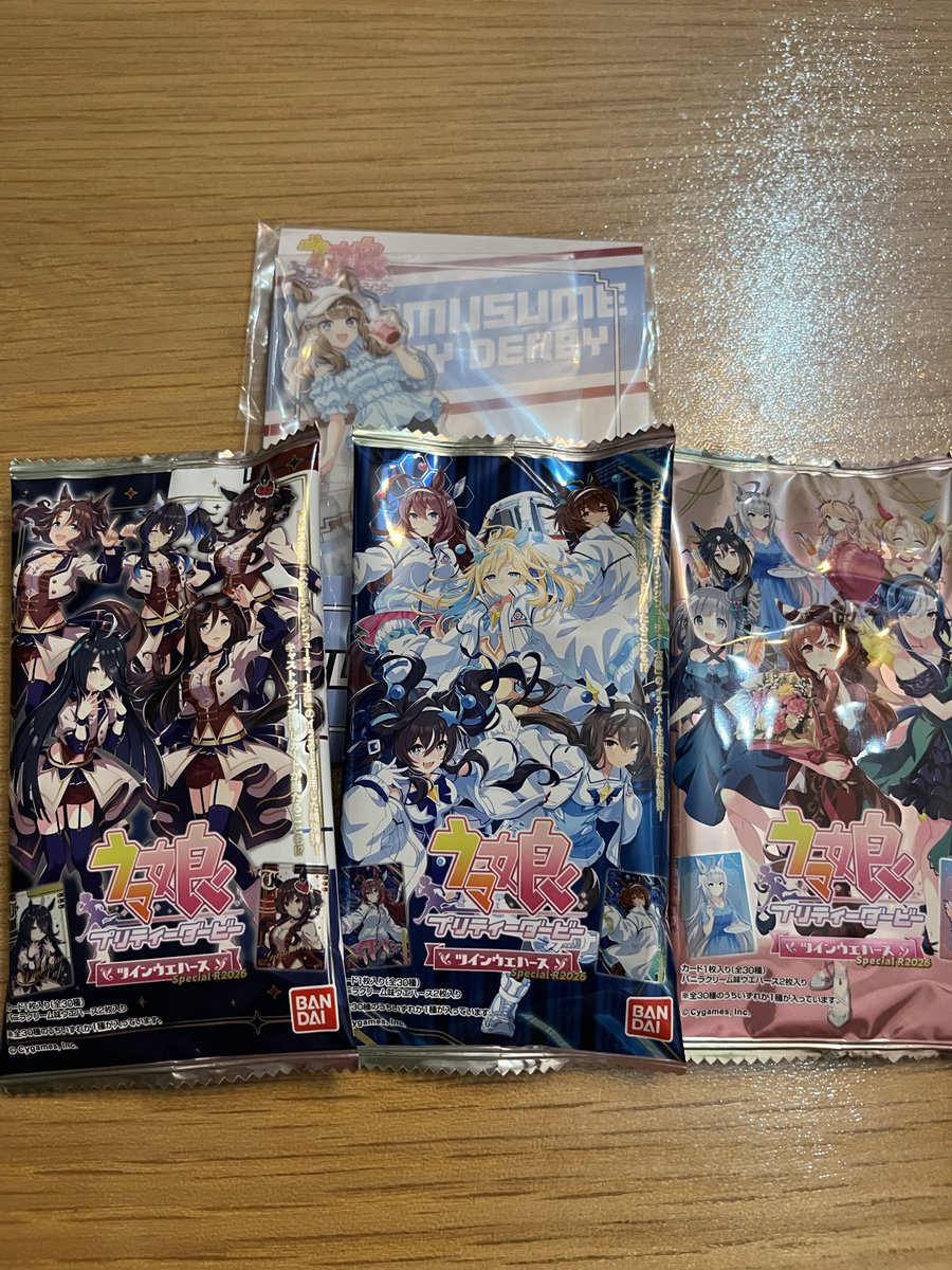 saito_DO's tweet photo. アーモンドアイ！！
今のお菓子って凄いね、全部個包装。
お菓子のクズ粉がまぶされたビックリマンシールを取り出していた頃が懐かしい。 https://t.co/6PhJqcEcW5