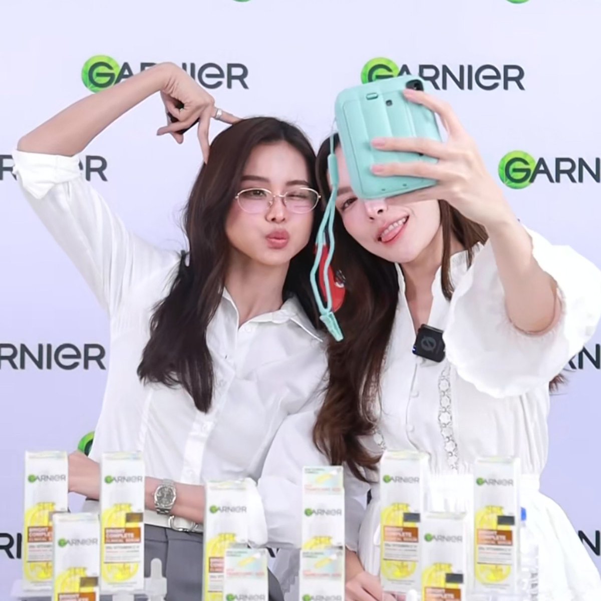 Dueanhok's tweet photo. ไลฟ์ช่วงแรกเริ่มแล้วน้า มากดตะกร้ากันน

#GarnierLiveXCharlotteAustin https://t.co/q494eqTkTt