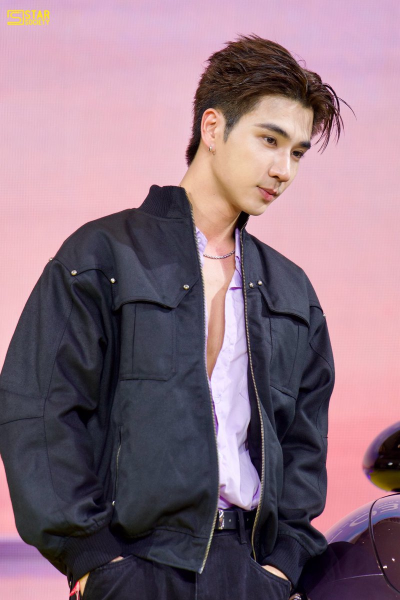 STARSOCIETY_TH's tweet photo. “เพิร์ธ ธนพนธ์” ร่วมงานเปิดตัวยานยนต์ไฟฟ้าอัจฉริยะ ‘THE NEW L03’ สะท้อนนิยาม Next-Gen AI SUV COUPE ภายใต้แนวคิด “Born Intelligent”

#PerthTanapon
#THENEWXPENGL03 
#BornIntelligent 
#XPENGThailand https://t.co/w67e3DoDg3