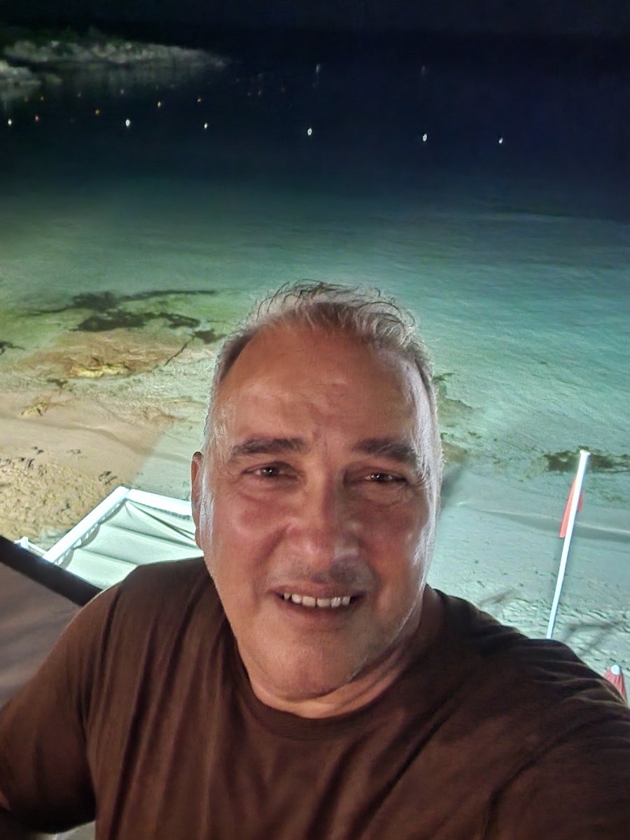 sarlimarco's tweet photo. Il mare di sera... https://t.co/MeAMJ7f62t