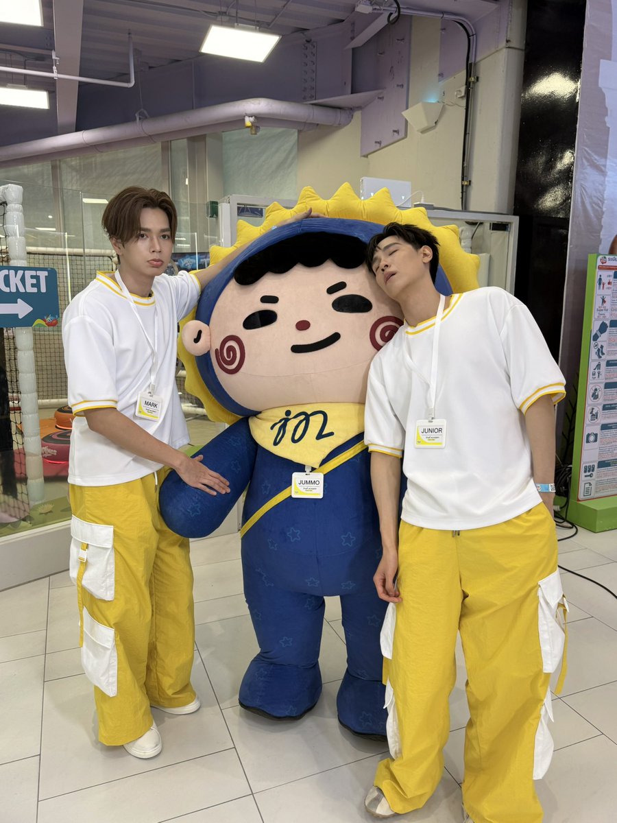 jummo__gmmtv's tweet photo. เดกชายจูม้าคโม่รายงามตุว🌻🫡
#Garnierวิทย์ตี้AcademyFieldTripEP1
#JUMMO @jnnrrs @Markjrtn https://t.co/y1RjXAta5h