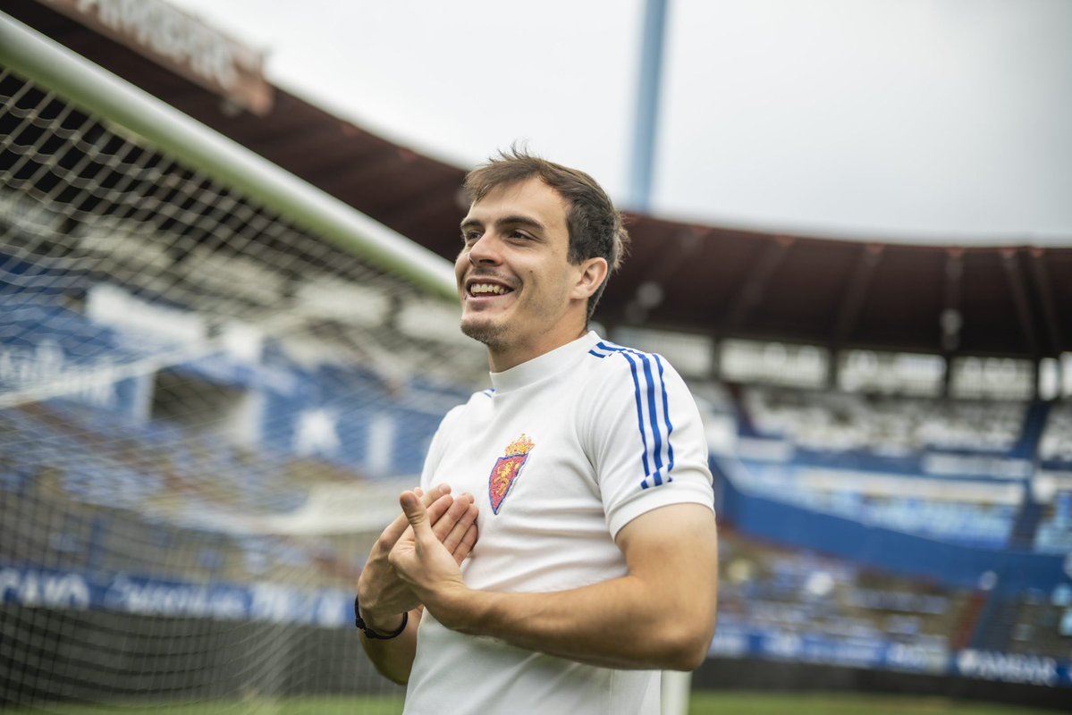 RZMercato's tweet photo. Francho no se va. A Francho lo han echado.

Se han logrado ingresos de sobra para cerrar fichajes diferenciales en 1ª RFEF, mantenerle y aún generar beneficio.

No había problema por su parte en reajustar su salario.

Su salida viene de arriba y va mucho más allá de lo económico. https://t.co/SMK0eqibur