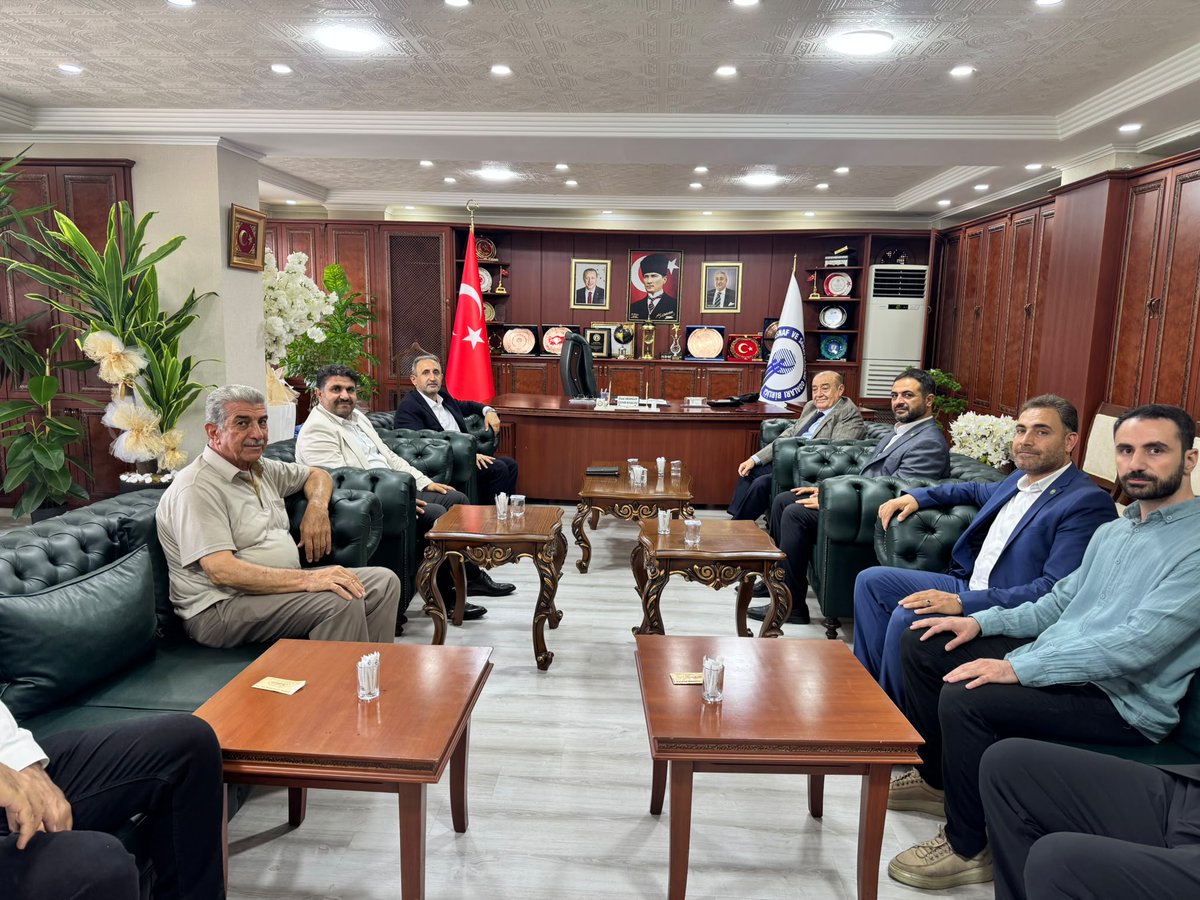 antephudapar's tweet photo. Gaziantep Milletvekilimiz Sayın Şahzade Demir, Genel İdare Kurulu Üyemiz Sayın Faruk Göçer ve beraberindeki heyet, Gaziantep Esnaf ve Sanatkârları Odaları Birliği (GESOB) Başkanlığına seçilen Sayın Ünal Akdoğan’a hayırlı olsun ziyaretinde bulundu.

Sayın Ünal Akdoğan’a yeni görevinde başarılar diliyor, nazik ev sahipliği ve samimi sohbeti için teşekkür ediyoruz.

Görevinin Gaziantep esnaf ve sanatkâr camiası için hayırlara vesile olmasını temenni ediyoruz.

#HÜDAPAR #Gaziantep #ŞahzadeDemir #FarukGöçer #GESOB #ÜnalAkdoğan #Esnaf