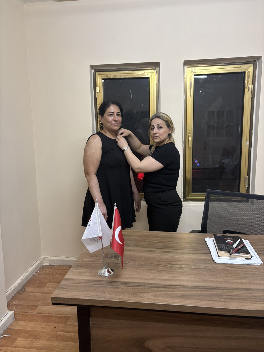 zaferisk's tweet photo. 🇹🇷CHP’den Zafer’e…

Tunceli’den ilçemize yerleşen Filiz Yeşil Tepe Hanım,CHP’den ayrılarak Zafer Partimize üye oldu.

Aramıza katılmasından mutluluk duyuyor, kendisine hoş geldiniz diyoruz.
@umitozdag @SerhatTABANCA 
@zaferpartisi @zaferpartihty 
@hilalinyildizi https://t.co/gf3fAt8Zir
