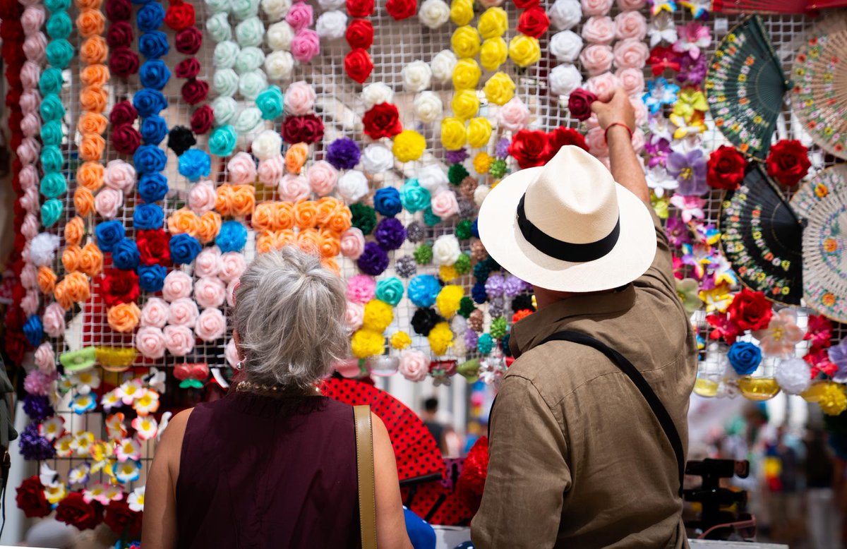 malaga's tweet photo. 📸 Imágenes del ambiente de la Feria en el Centro este martes. Puedes consultar toda la información y la programación en la web de @feria_malaga 👉 https://t.co/wQNvU0D1tI #FeriaMLG https://t.co/vdIpHNkhha