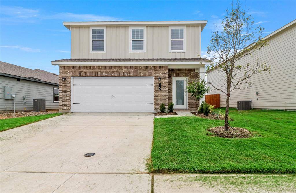 GuyDFWRealtor's tweet photo. Almost-new 3 bed, 2.5 bath home for rent in Anna, TX 🏡✨ Built in 2024 with open layout, granite counters, stainless appliances + fridge, and private backyard.
Resort-style pool + front lawn care included!
https://t.co/cvxsiTL5rE
#AnnaTX #ForRent #DFWRealEstate https://t.co/qlJCQZmMjV