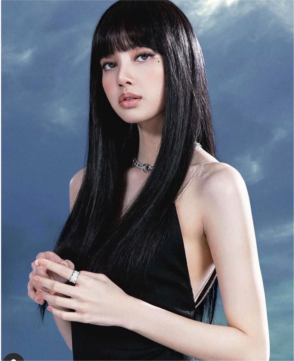 ChartUpdate_'s tweet photo. LISA is the most-nominated K-pop artist at this year’s #VMAs, with (4) nominations. https://t.co/SpoFw1dRkw