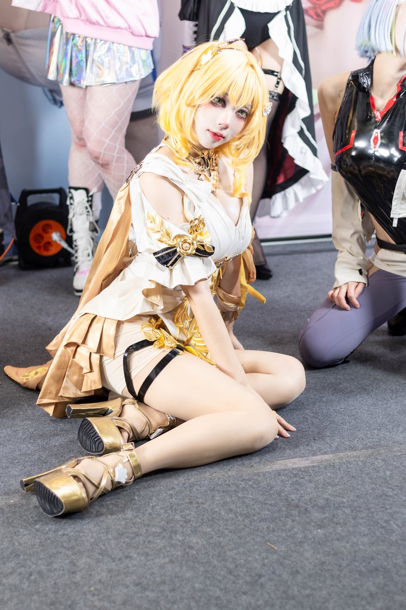 BbaekGom00's tweet photo. 8월 서코 - 붕괴: 스타레일 아글라이아

Model : @Carmineee__ 

#서코 #붕괴스타레일  #HonkaiStarRail #Cosplay https://t.co/hqeyyn75kE