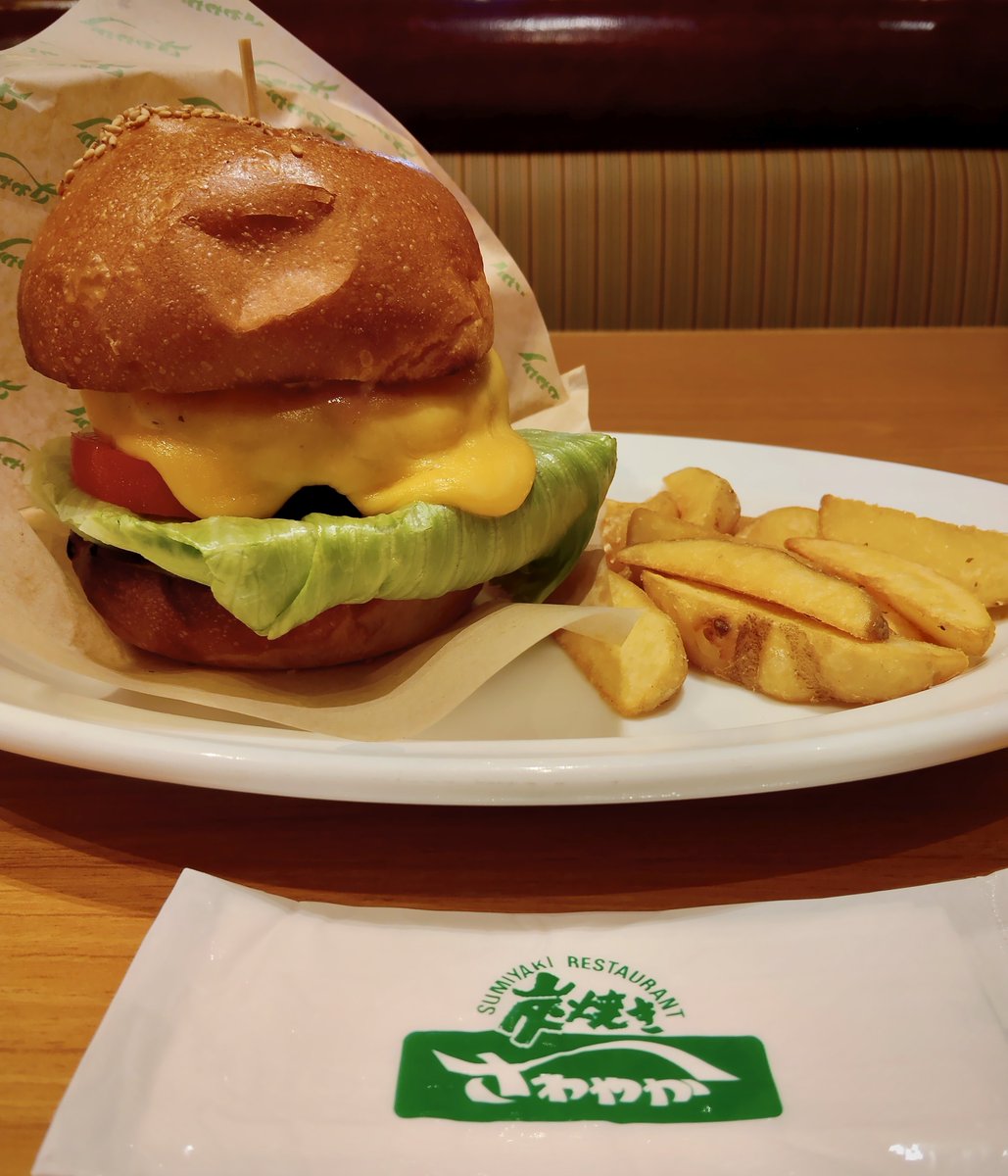shi_2060's tweet photo. ハンバーガーもうまい https://t.co/L8hkPzEvfp