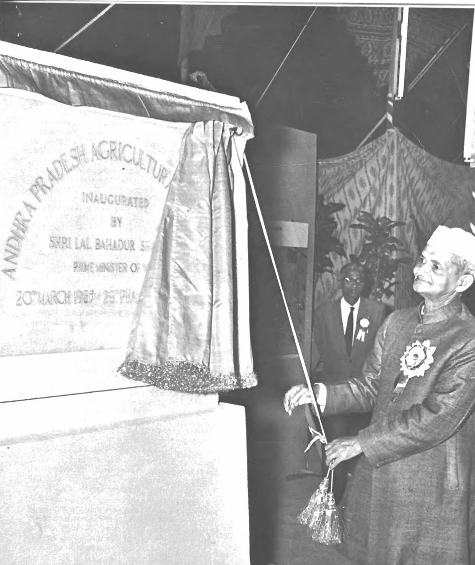 APLU_News's tweet photo. In the 1960s, @KState brought the U.S. land-grant model to India, supporting the creation of a new agricultural university. The partnership strengthened food systems &amp; ag education, cultivated leadership &amp; advanced a global vision of education. #America250 https://t.co/7xxgr3DRwA https://t.co/RLFn3Wnu24