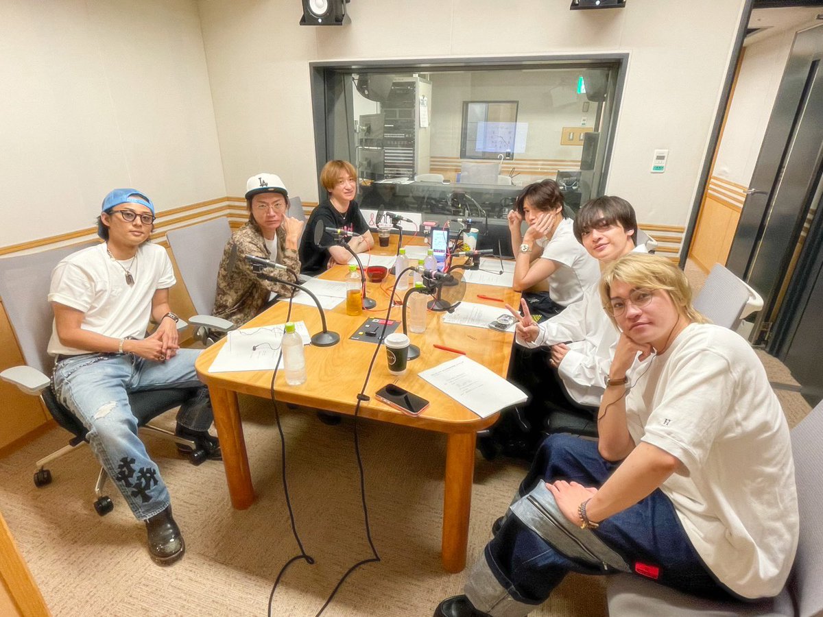 reco_oshirase's tweet photo. ≪#レコメン！≫  

このあと24時5分ごろからは
『デビュー15周年記念！Kis-My-Ft2 キスマイ Radio Special！』をお届け！

今夜メンバー全員が登場です！
お楽しみに！

https://t.co/pV7LAh7iOW

#KisMyFt2 #キスラジ https://t.co/LtJBnF1rJv