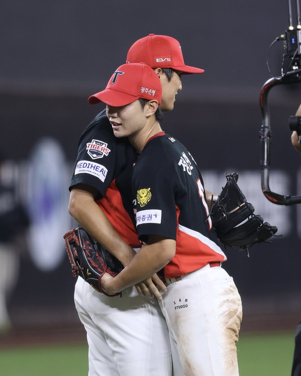 Kiatigers's tweet photo. 서로를 지키는 ONE TEAM🐯 https://t.co/5nKHus9XgH