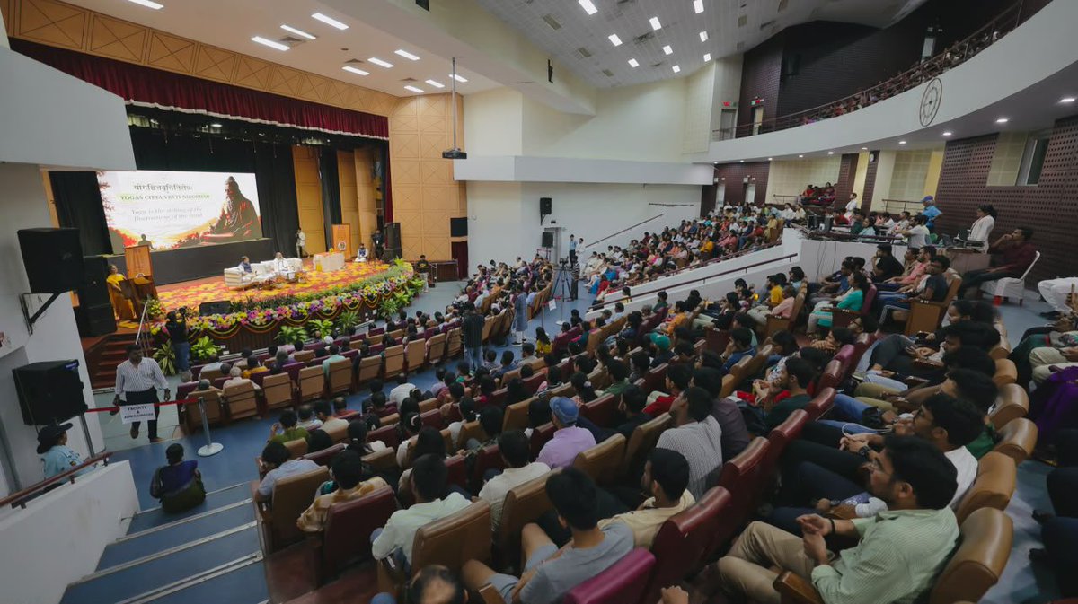 Gurudev's tweet photo. Delivered the keynote at the 75th Foundation Day celebration of @IITKgp, following an interactive session with students and faculty, moderated by the Director, Prof. Suman Chakraborty. https://t.co/G0NmiAp6qE