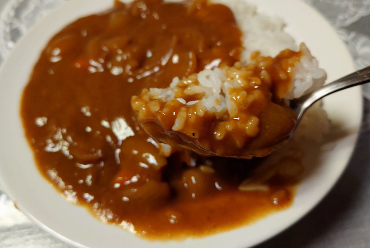 000starask's tweet photo. 夕食はカレー！🍛✨️

昨日から連休明けでめっちゃ疲れる💦
暑さで食欲でなかった🥵💦

少し落ち着いて食欲そそるカレーうまいなぁ〜🍛✨️

皆も連休明けで暑さや疲労も溜まってる
と思うけど😖💦 https://t.co/tUBUXMCZn8