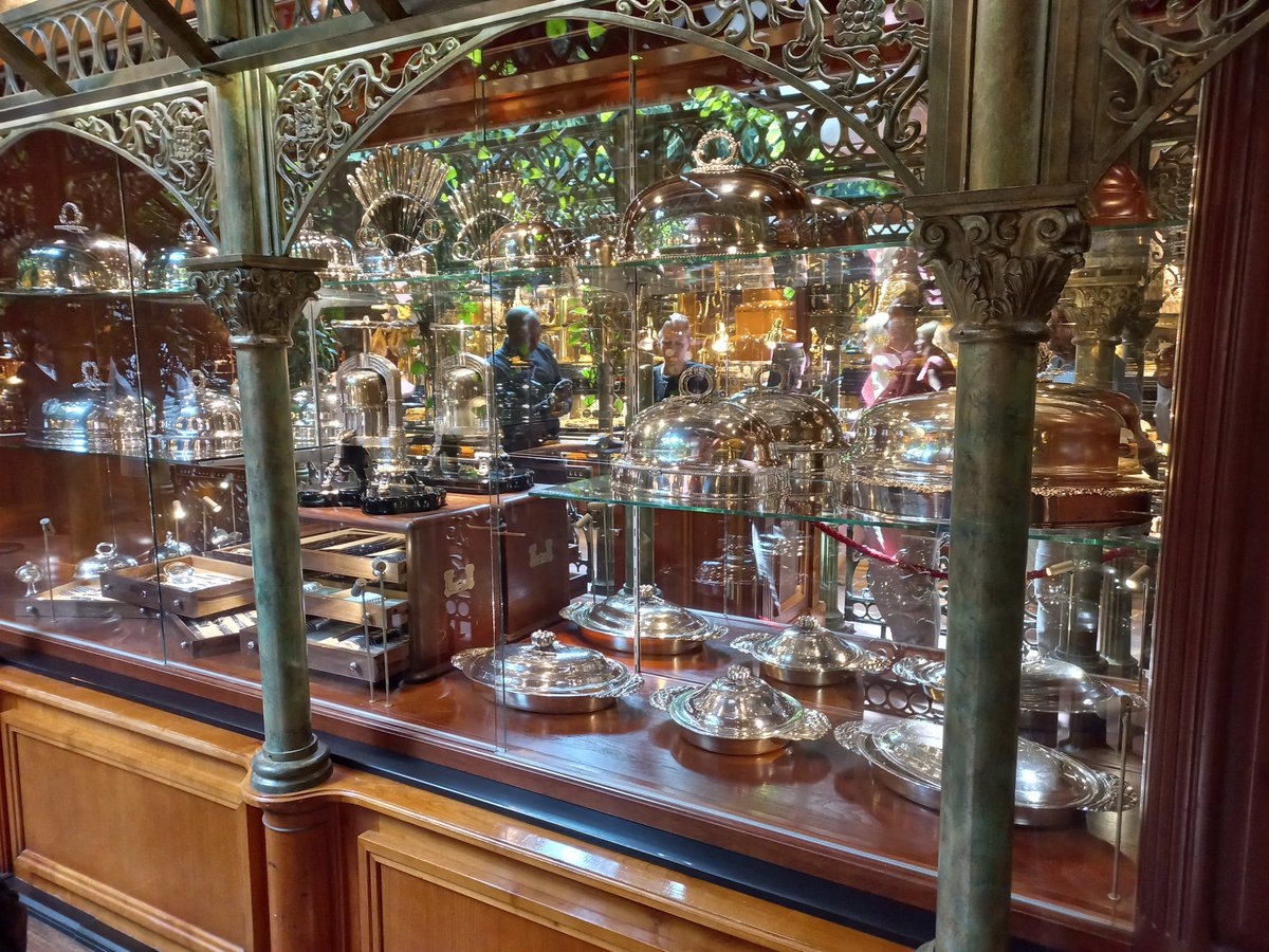 AlbenqueP's tweet photo. Contrairement à certaines allégations de personnes mal intentionnées, ce midi à été consacré au Grand Buffet de Narbonne. https://t.co/n4zAZFC7AM
