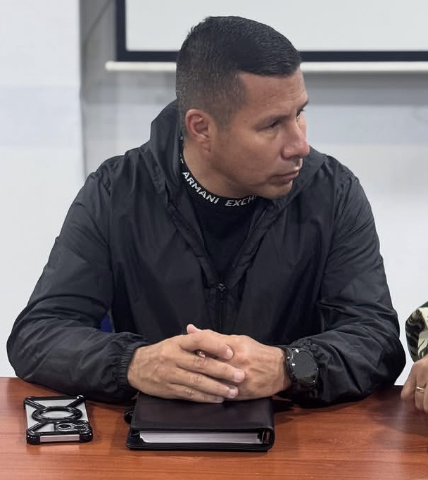 ArmandoInfo's tweet photo. Marcos Antonio Campos Flores, hermano de Efraín Antonio, uno de los conocidos “narcosobrinos” de Cilia Flores, es en la práctica juez y carcelero de un preso de Carabobo. La historia de este caso, en esta entrega 
📍https://t.co/kuo3P7yUZj https://t.co/Ac0PSTwf1Y