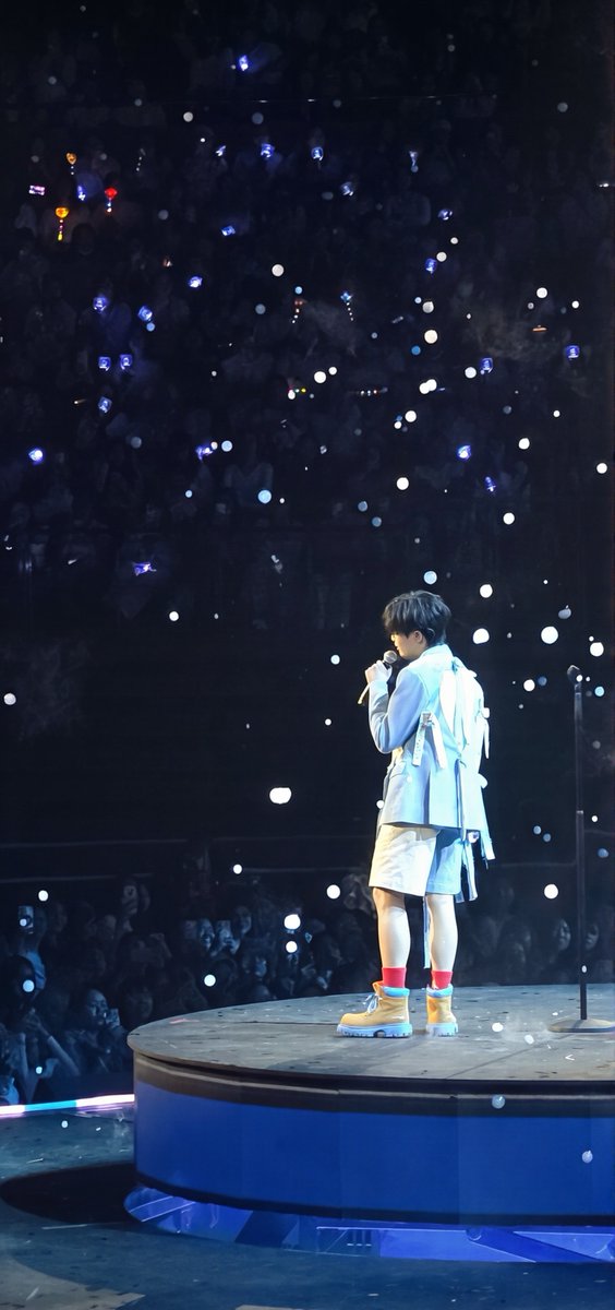 Mintnykiki's tweet photo. อยากชมฮิวจ์ว่าเก่งมากๆเลย  นี่ตั้งใจถ่ายสเตจนี้ให้มุมสวยๆ ไว้มาร้องเพลงให้ฟังอีกนะ รอเลย
#Hughhype https://t.co/ecG4eaMjjK