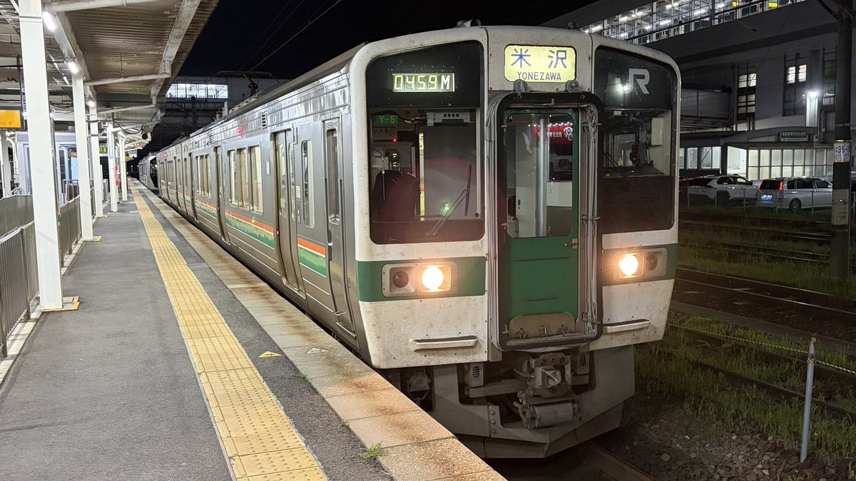 sisulong313's tweet photo. 福島からは山形線の普通列車米沢行きと山形行きを乗り継ぎ、山形へ行き本日は終了です。福島駅にはこれから投入される新型車両のE723系が停まってるいました。山形まではどちらも置き換えられる719系に乗れて良かったです。 https://t.co/SSIod81ikr