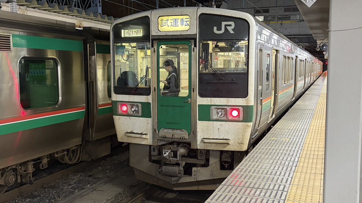 sisulong313's tweet photo. 福島からは山形線の普通列車米沢行きと山形行きを乗り継ぎ、山形へ行き本日は終了です。福島駅にはこれから投入される新型車両のE723系が停まってるいました。山形まではどちらも置き換えられる719系に乗れて良かったです。 https://t.co/SSIod81ikr