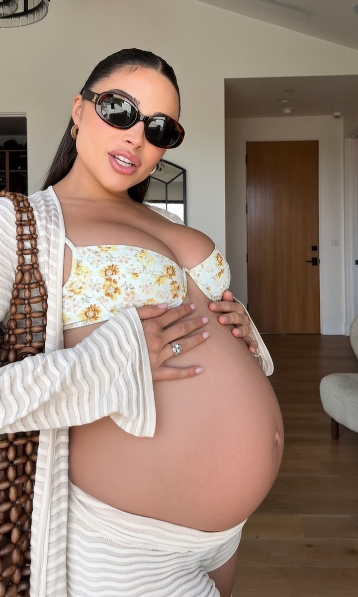 TheRealBumpZone's tweet photo. Sexy Pregnant Olivia Culpo 🤰🏻🥵 https://t.co/J9f6XoHrFh