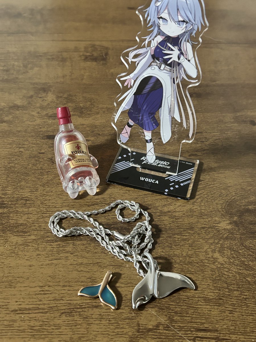 muggle0314's tweet photo. 人生初アクセサリー！
Amazon見てたらうお〜た〜の尾ヒレに似たのがあって衝動買いしてしまった…！
写真で見るよりかわいくて良き
#uwo_ter https://t.co/hQelQPn624