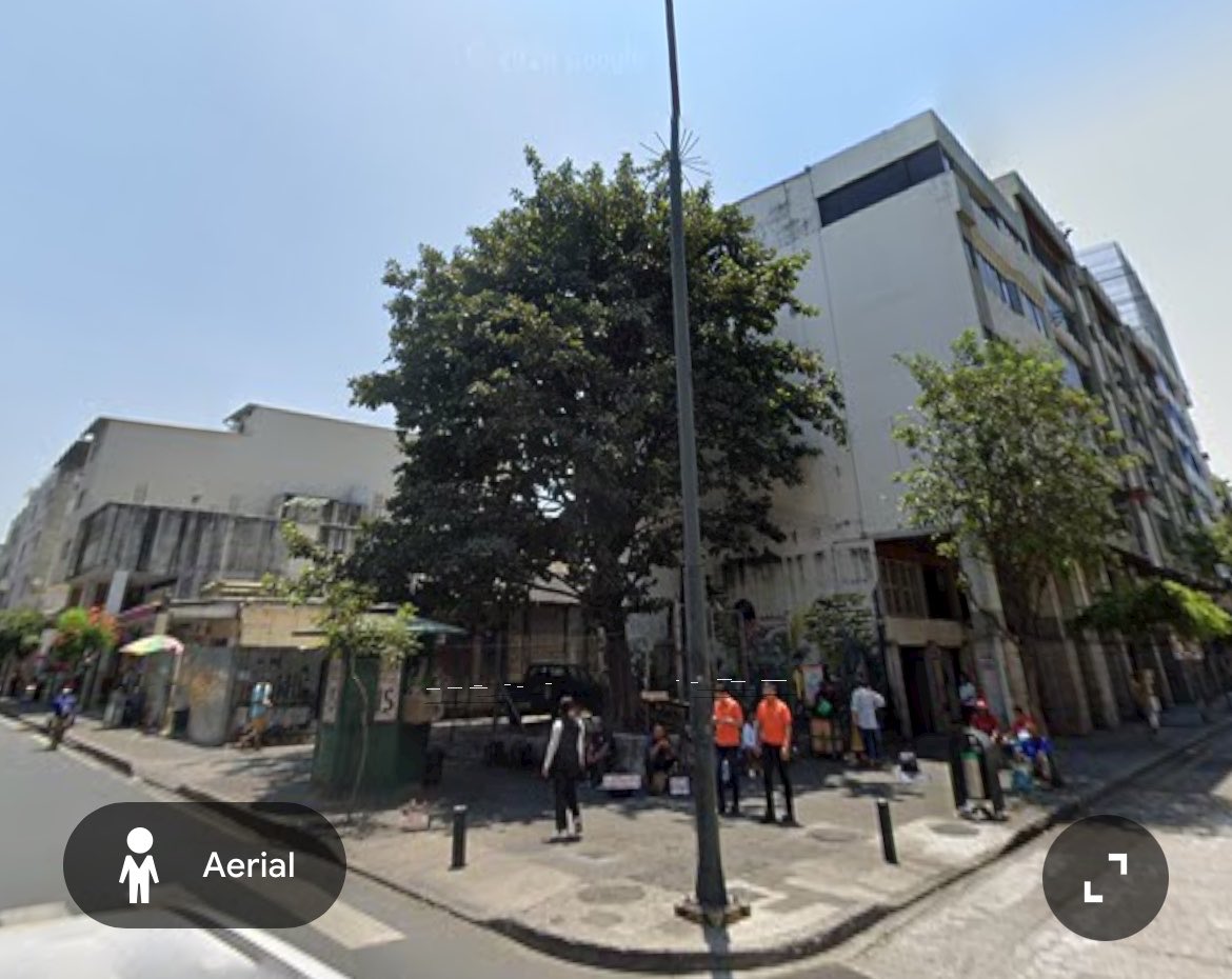 sick_boy's tweet photo. Acabo de pasar por ahí y LO TALARON… ya no existe 😢

Era un arbolito q le daba sombra a la gente q busca trabajo por la zona, y q medio daba vida a un sector q es HORRIBLE

El guayaco odia la naturaleza… esa es la herencia PSC 🥺 https://t.co/KPJF2GYfP7