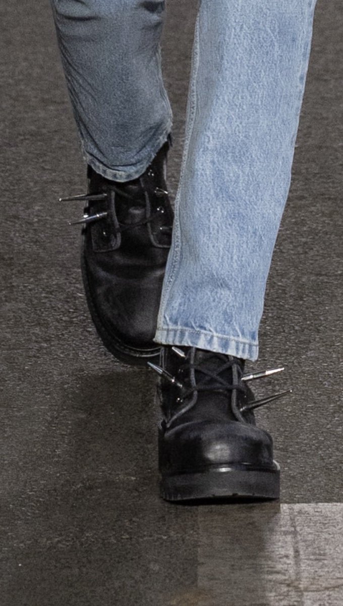 xxxibryota's tweet photo. VETEMENTS SS27
SPIKED BOOTS

#GDCollection https://t.co/6LJr8xk6Bt