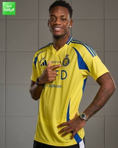 Mal3rafah's tweet photo. كثر اللغط حول موضوع جون دوران ولذلك وجب التنويه والتوضيح 

النصر تعاقد مع جون دوران من أستون فيلا في 31 يناير 2025 مقابل €77 مليون مبلغ ثابت وليس هناك معلومات دقيقه حول الإضافات .. لاشي معلن بشكل رسمي .

عقده مع النصر يمتد حتى 30 يونيو 2030، أي حوالي 65 شهرًا.

الاهلاك الشهري €1.185m

الإهلاك التراكمي حتى 18 أغسطس 2026
 €22.0m

أعير الى فنربخشه في يوليو 25 ثم أعير في يناير 26 الى زينيت .

في الاعاره الاولى بعض المصادر ذكرت ان فنربخشه دفع قرابة 15 مليون قيمة راتب دوران والبعض الاخر يقول أنها رسوم إعاره ،، 

لكن اعارته لزينيت في فبراير 26 حصل النصر على رسوم إعاره تبلغ 2.75 مليون يورو . 

ثم أعير اللاعب لبنفيكا في يوليو 26 وحصل النصر على رسوم إعاره تبلغ 6.1مليون يورو مع خيار شراء بقيمة 30 مليون يورو .

حصل النصر على مايقارب 23.85 مليون يورو من هذه الاعارات . 

الخلاصه :-

قيمة الشراء الثابتة: €77m
الإهلاك المتراكم: ≈ €22m
القيمة الدفترية: ≈ €55m
إيرادات الإعارات: ≈ €23.85m
صافي التدفقات من رسوم الإعارات مقابل الشراء: ≈ €53.15m
ولا يزال لدى النصر أصل لاعب بدفتره يقارب €55m، وفق هذا النموذج المبسط.

والأهم

إذا فعّل بنفيكا خيار الشراء €30 مليون، فسيصبح مجموع رسوم الإعارات + البيع المحتمل:

€23.85m + €30m = €53.85m

وهذا سيجعل النصر قد استعاد حوالي 70% من قيمة الشراء الأساسية البالغة €77m من دوران، قبل احتساب أي إضافات أو راتب أو عمولات.

وهذا يعتبر نجاح اداري جيد وهو بعيد عن الهدر المالي الواضح عند بعض الانديه الاخرى .