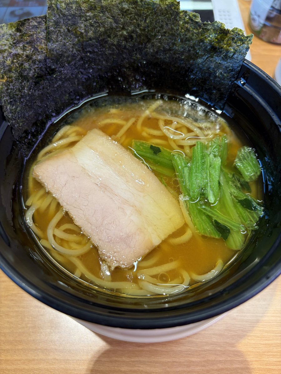 G_botthi_C's tweet photo. 寿司〜🍣
スシロー行ってきたけど家系ラーメンのお店とコラボしたラーメンめっちゃ美味しかった🍜
寿司屋でこのラーメン食えるのえぐい(°д° ))))) https://t.co/Qw4P6WPVg4