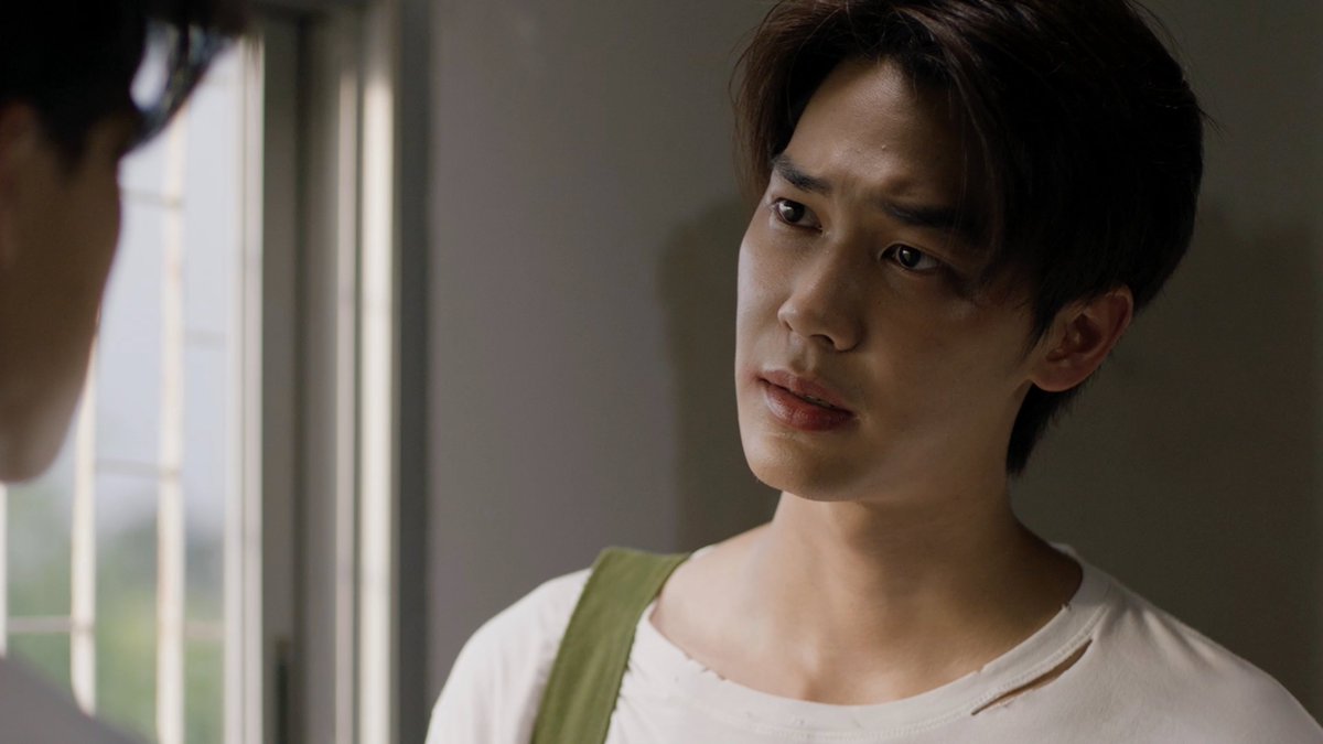 GMMTV's tweet photo. ปากบอกว่าจะไม่อะไรแล้ว แต่สุดท้ายก็เป็นห่วงเค้ามากหนิ 🫳🏻
#MrKillSeriesEP7
@dew_jsu @vitheepanich @Singha_Luang https://t.co/wo1Gyx5Tao