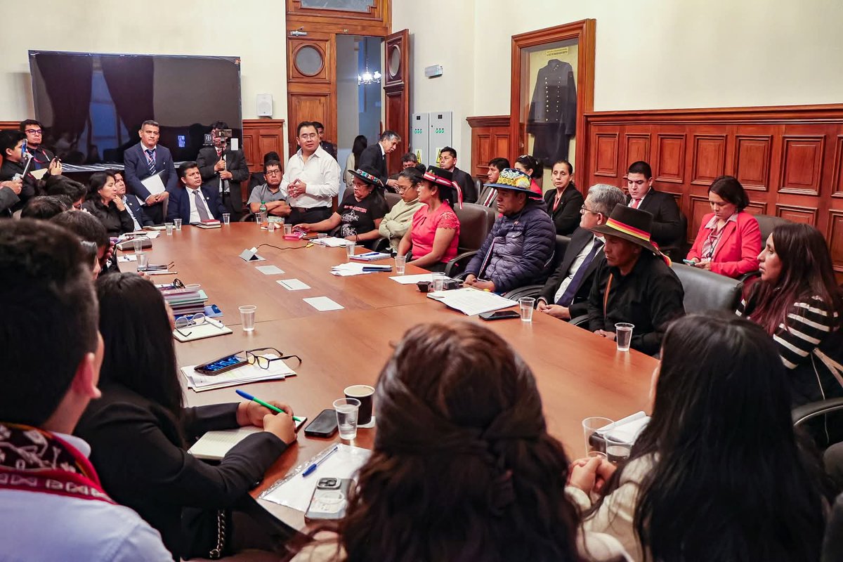 olverdiputado's tweet photo. 🕊️⚖️𝗣𝗢𝗥 𝗝𝗨𝗦𝗧𝗜𝗖𝗜𝗔, 𝗠𝗘𝗠𝗢𝗥𝗜𝗔 𝗬 𝗥𝗘𝗣𝗔𝗥𝗔𝗖𝗜𝗢́𝗡
Participamos en la reunión con las asociaciones de familiares de las víctimas de las masacres de 2022 y 2023, donde escuchamos sus demandas y la propuesta del Plan Integral de Reparación. https://t.co/8ptwNevHg4
