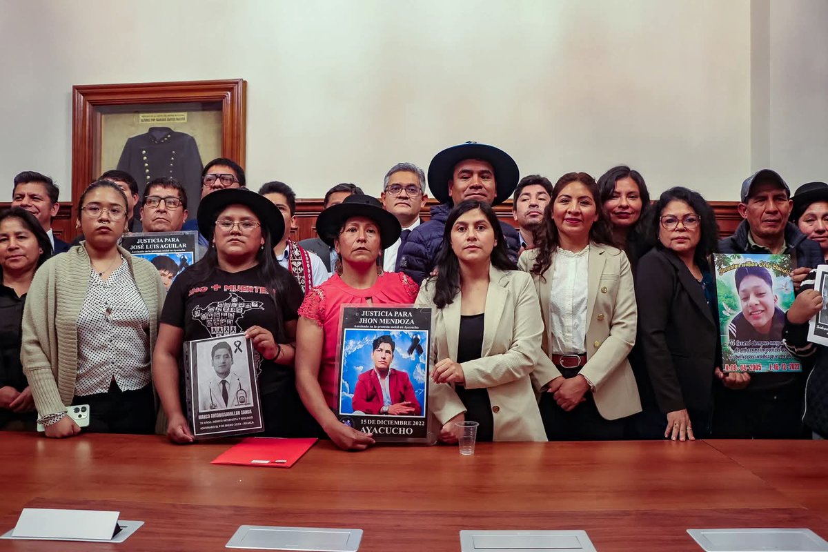 olverdiputado's tweet photo. 🕊️⚖️𝗣𝗢𝗥 𝗝𝗨𝗦𝗧𝗜𝗖𝗜𝗔, 𝗠𝗘𝗠𝗢𝗥𝗜𝗔 𝗬 𝗥𝗘𝗣𝗔𝗥𝗔𝗖𝗜𝗢́𝗡
Participamos en la reunión con las asociaciones de familiares de las víctimas de las masacres de 2022 y 2023, donde escuchamos sus demandas y la propuesta del Plan Integral de Reparación. https://t.co/8ptwNevHg4
