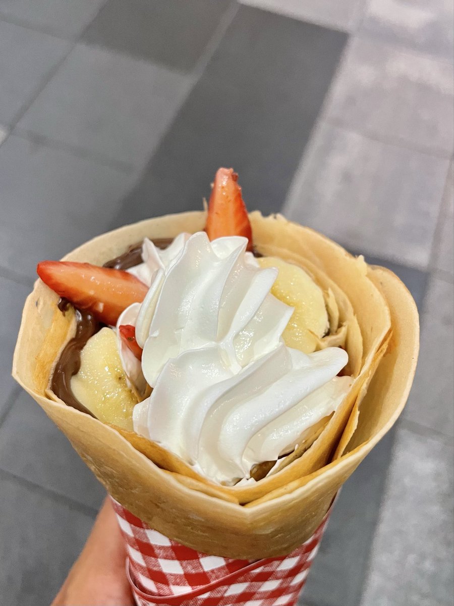 vendingMachi_'s tweet photo. How it feels to eat this crepe as a #male just fucking kidding https://t.co/qtFM7Scy2C