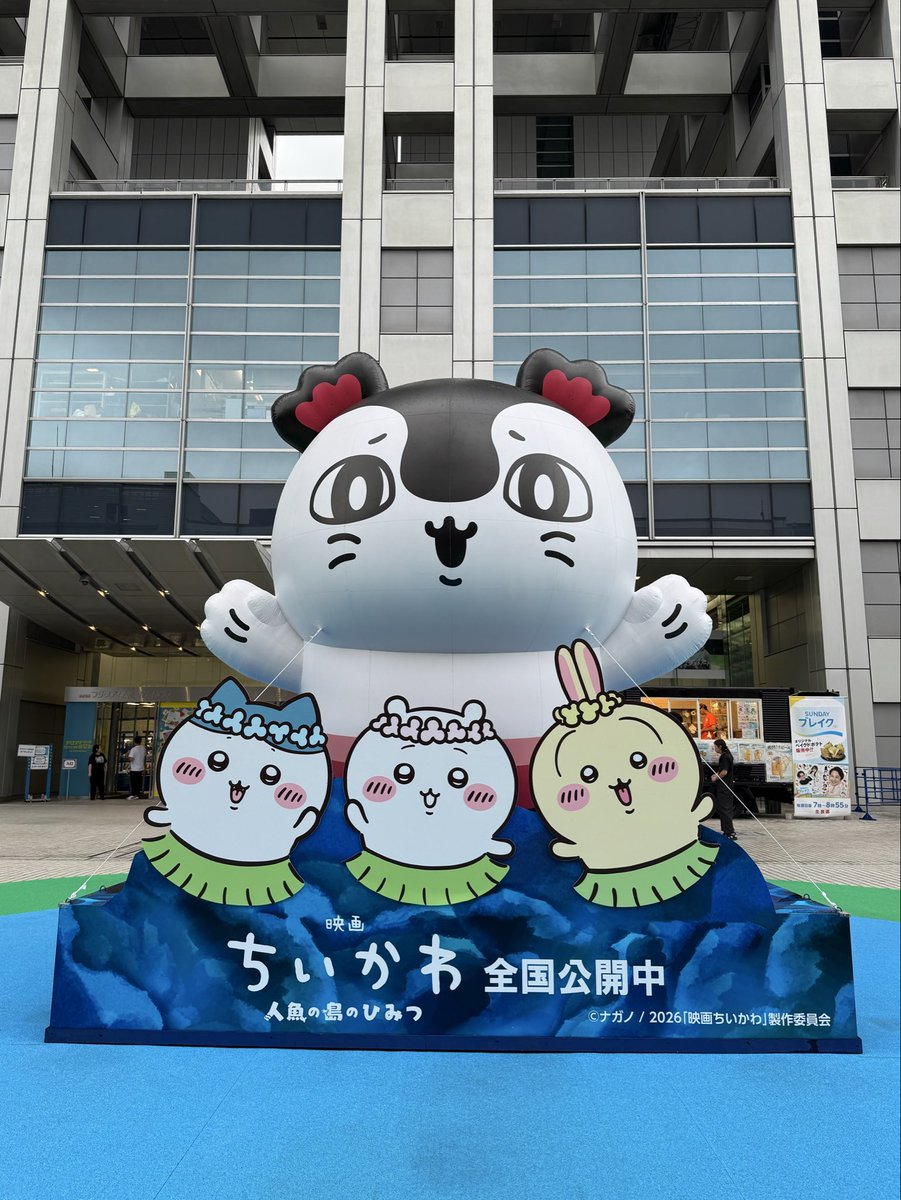 mooonlaurant's tweet photo. これは週末に見てきたフジテレビ前のセイレーンちゃんたち https://t.co/woqbsHB4dp