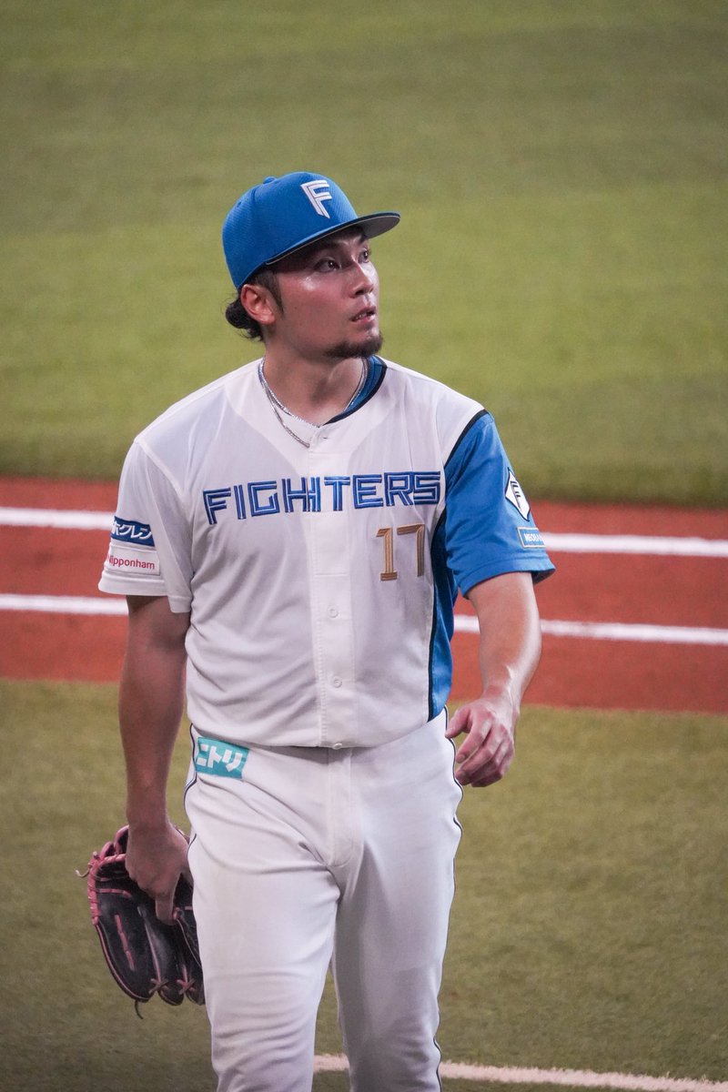nipponhamfs's tweet photo. その悔しさが、鮮明に映っていた。

「エース」というラベルは、いったいどれほどの重圧なのだろう。沢村賞という輝かしい栄光の裏には汗と努力、そして苦しみがあったはず。でも、それ以前に、選手も一人の人間であることを忘れてはいけない。今はただ、信じて応援するのみ。

がんばれ、大海。 https://t.co/yTo0E5vQxU