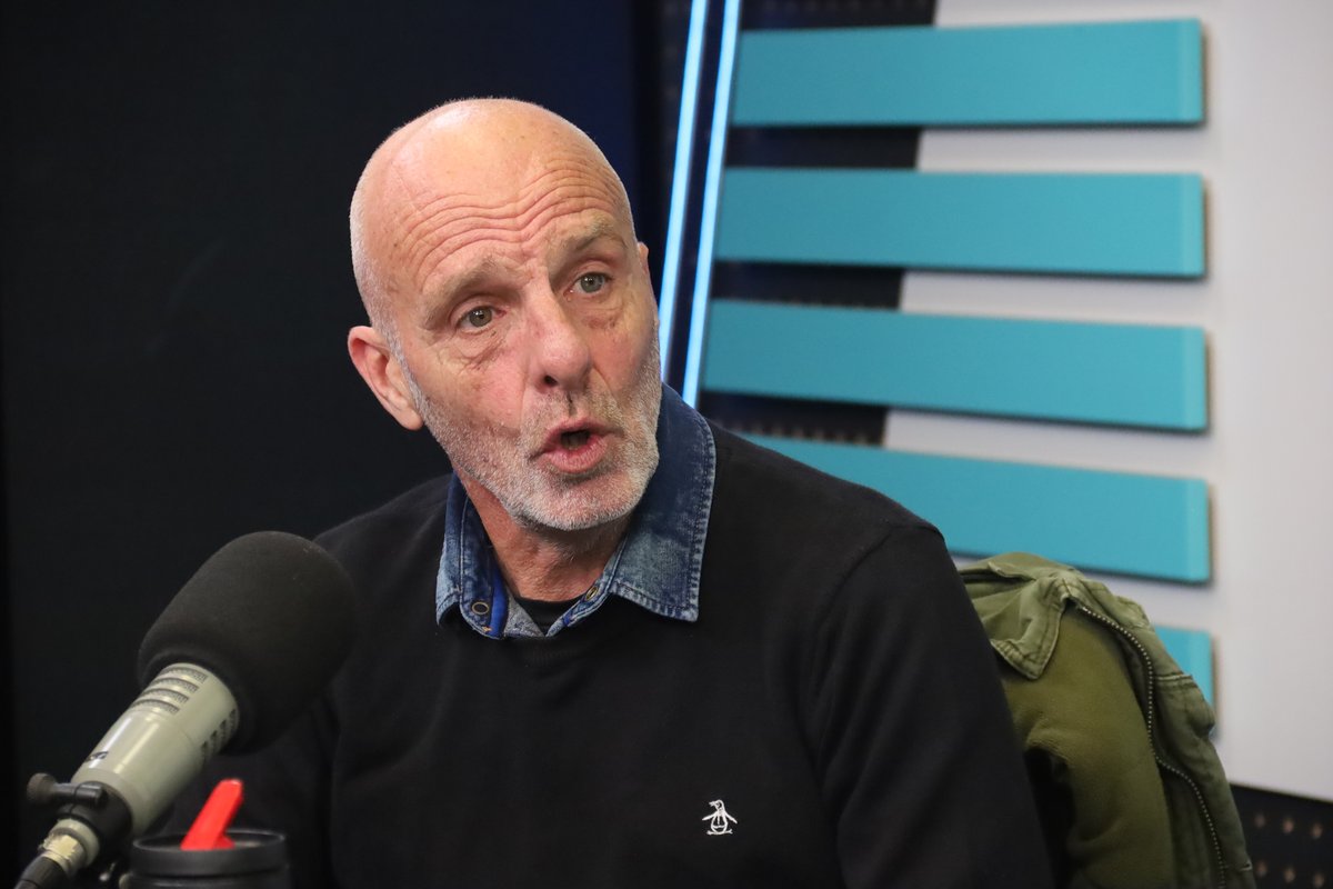 ElEspectadorUy's tweet photo. 🎙️ “De Danubio si me llamaron. Hablé tres minutos con Gastón Barlocco. Me preguntó si estaba dispuesto a volver y le dije que si. Pero después a las horas me dijo que había dirigentes que no estaban de acuerdo”

🗣️ Diego Monarriz en Convocados por 𝐄𝐥 𝐄𝐬𝐩𝐞𝐜𝐭𝐚𝐝𝐨𝐫 𝐃𝐞𝐩𝐨𝐫𝐭𝐞𝐬.

📻 810 AM · 92.5 FM
▶️ https://t.co/82HEkQJtTe