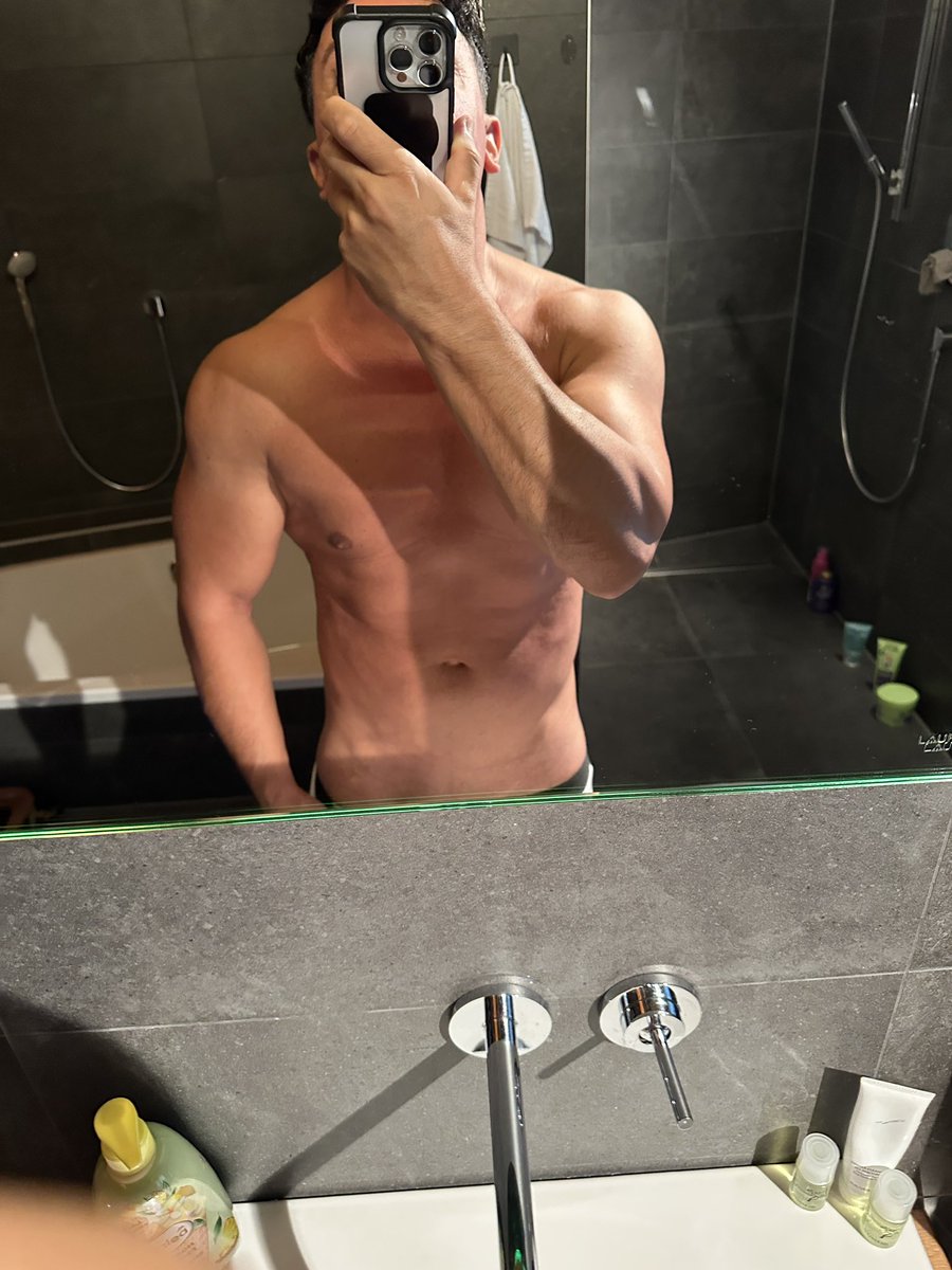 Eztes's tweet photo. Shower Time! Benimle duş almak isteyen? 😇 https://t.co/e1hVWD3kPy