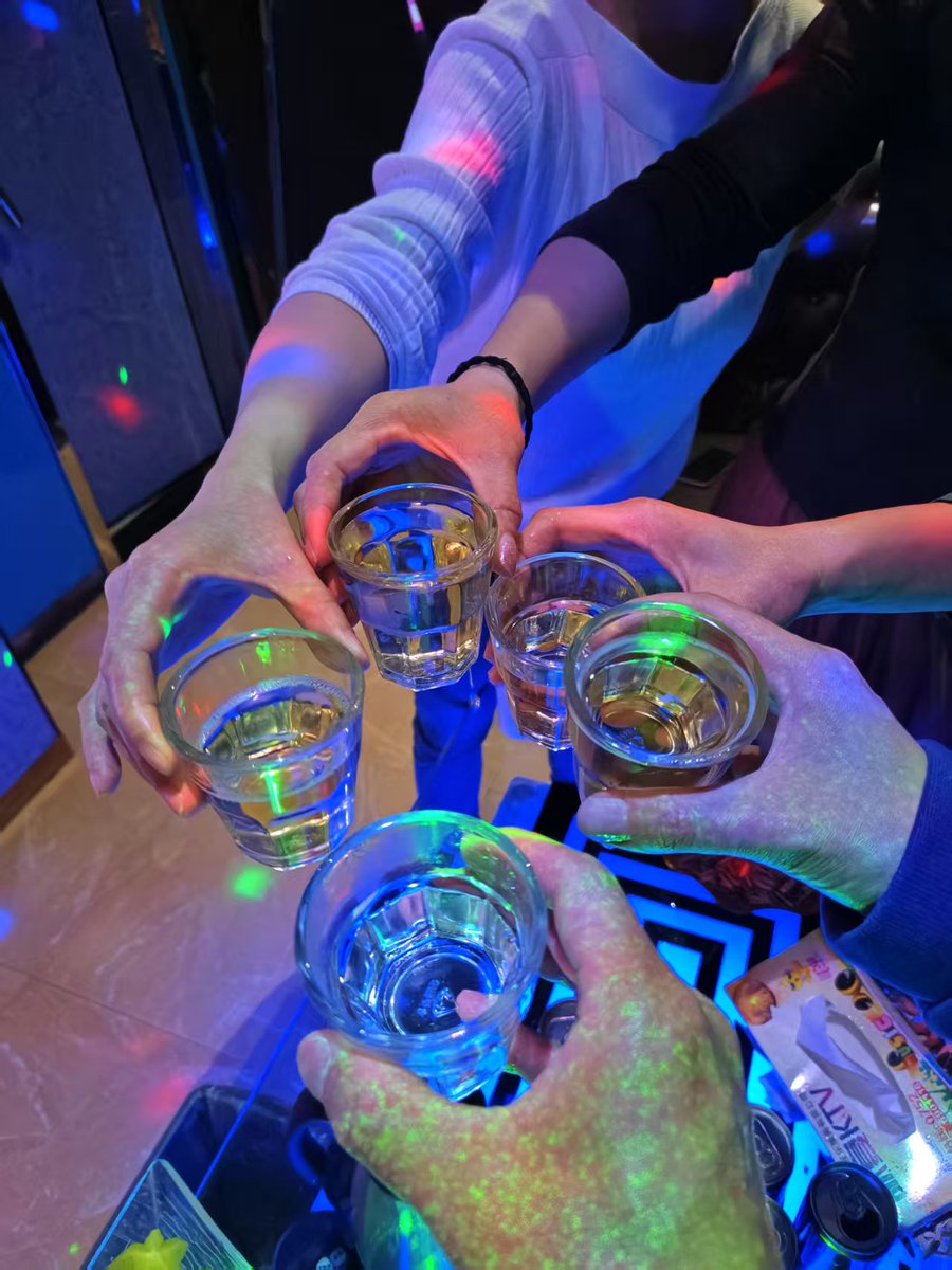 ZeldaP10021's tweet photo. Just wrapped the most chaotic, fun-filled variety show recording ever! Spent hours laughing till my sides hurt and now I’m already counting down to next week’s episode release—can’t wait to binge it with the crew! https://t.co/BZcceoYEIk