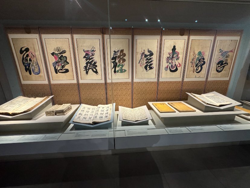 anna__cordelia's tweet photo. Visiting the National Folk Museum of Korea 😊 https://t.co/xeLzEc59n0