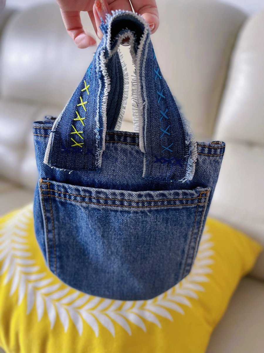LuxStudio808's tweet photo. Just turned old denim jeans into a stylish crossbody pouch with a basic sewing kit u0026 fabric glue! Upcycling = 100% new look for $0 https://t.co/Cp7oiYnaFI