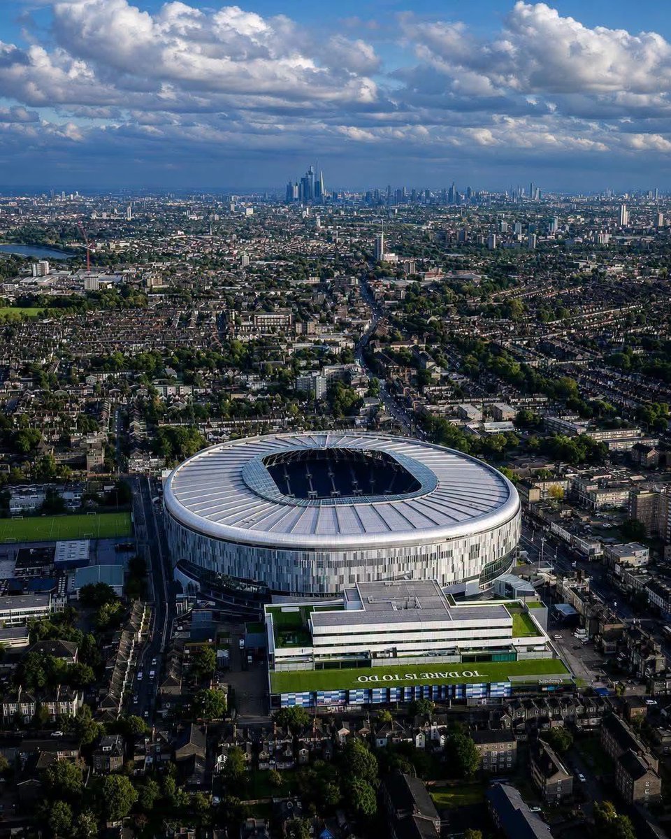 JibiaSada's tweet photo. 🚨The Tottenham Hotspur stadium has been officially voted the best looking stadium in the UK. https://t.co/qpBEup8ITh