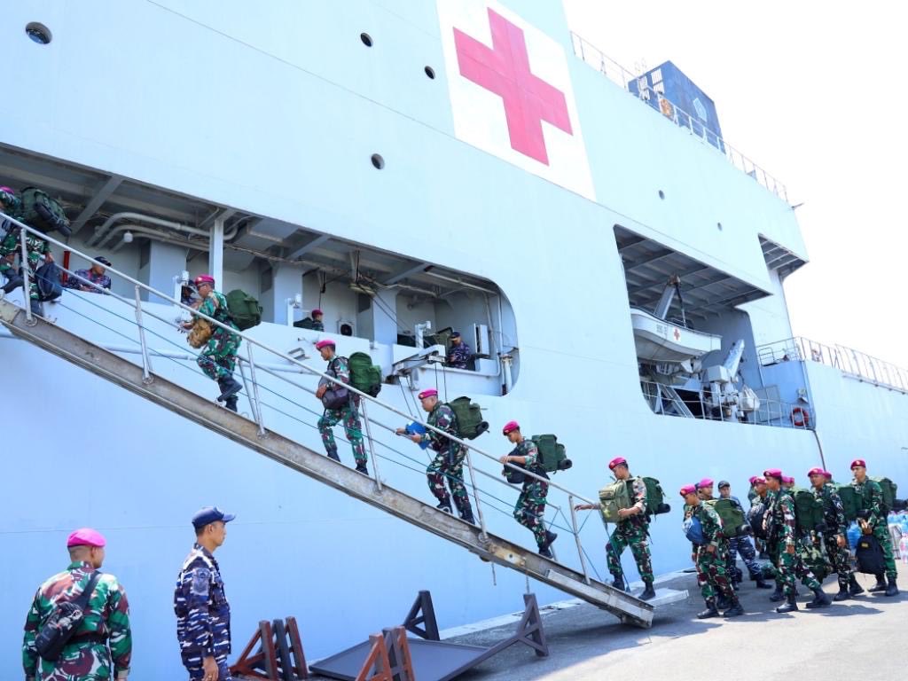 _TNIAL_'s tweet photo. DUKUNG PENANGGULANGAN GEMPA NTT, TNI AL KERAHKAN KRI DR. SOEHARSO-990 MEMBAWA BANTUAN KEMANUSIAAN

https://t.co/sOzSgsY03p https://t.co/zIIQmtNxcZ