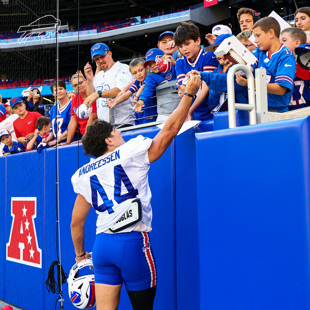 BuffaloBills's tweet photo. Over 41,000 fans at Highmark Stadium for a Tuesday morning practice.

You're the best, Bills Mafia!! ❤️💙 https://t.co/Xkbp5MYIBH
